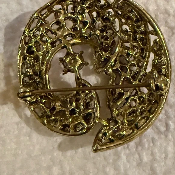 Vintage Elegant Pink Rhinestone Crystal Gold Brooch - Picture 3 of 10